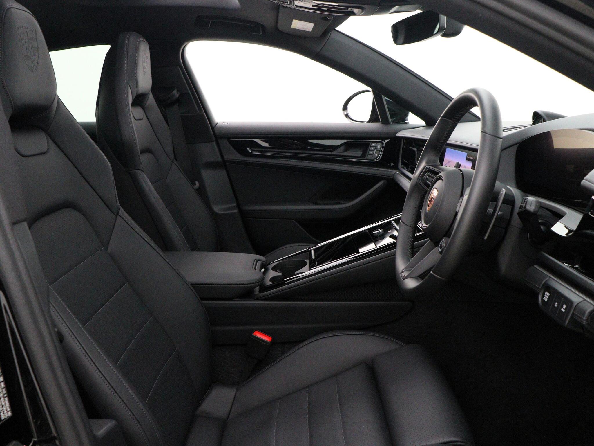 Porsche Panamera view 40