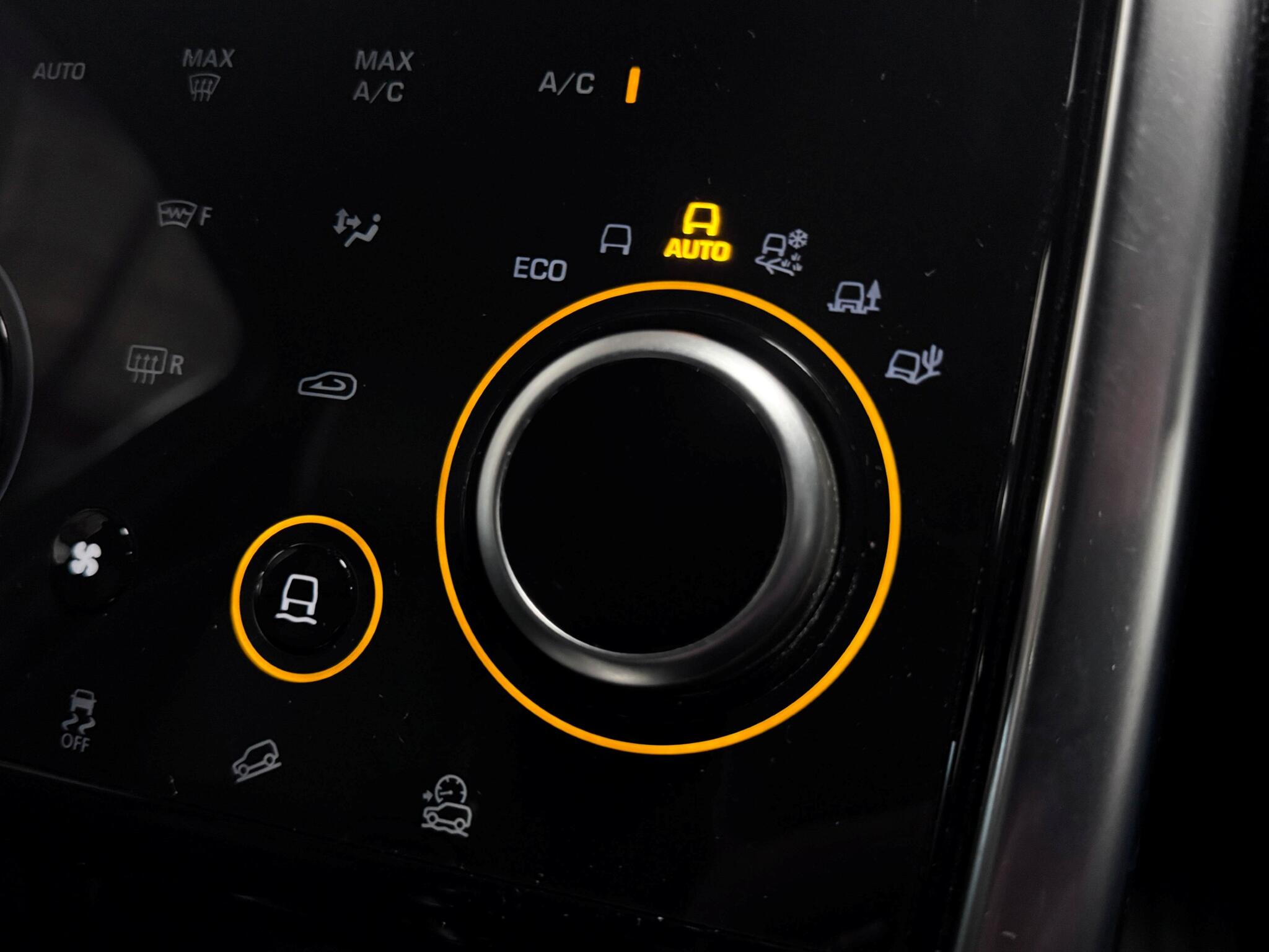 Land Rover Discovery Sport view 36