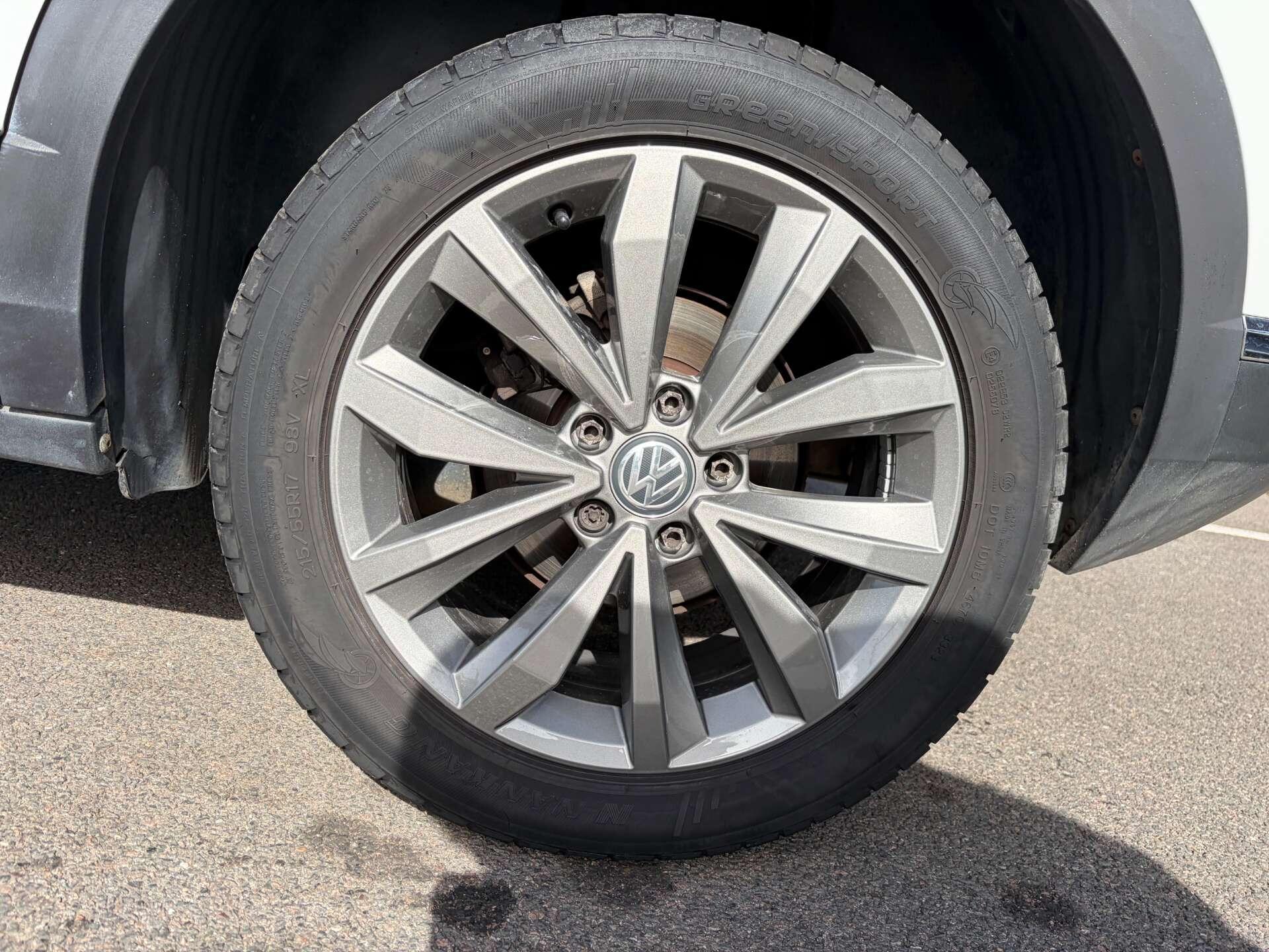 Volkswagen T-Roc view 12
