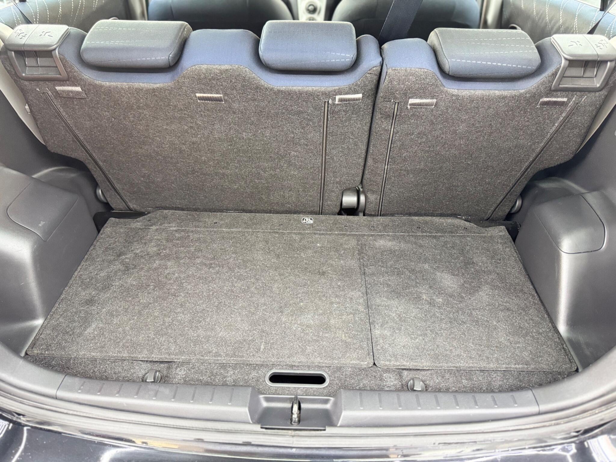 Toyota Yaris view 23