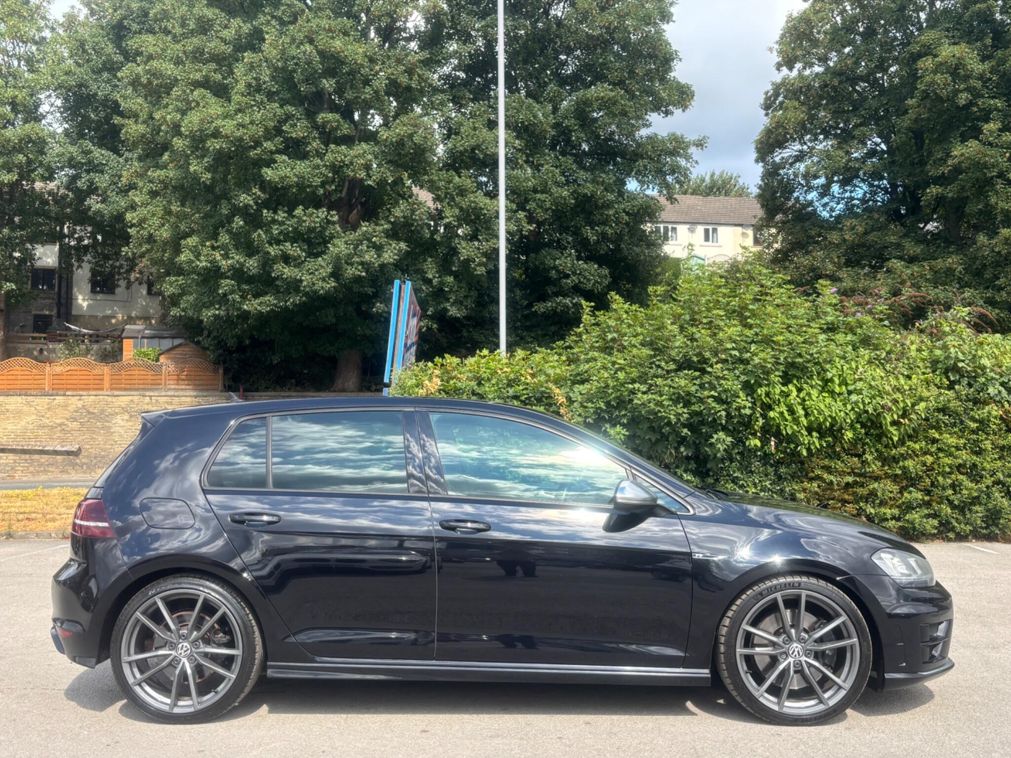 Volkswagen Golf view 4
