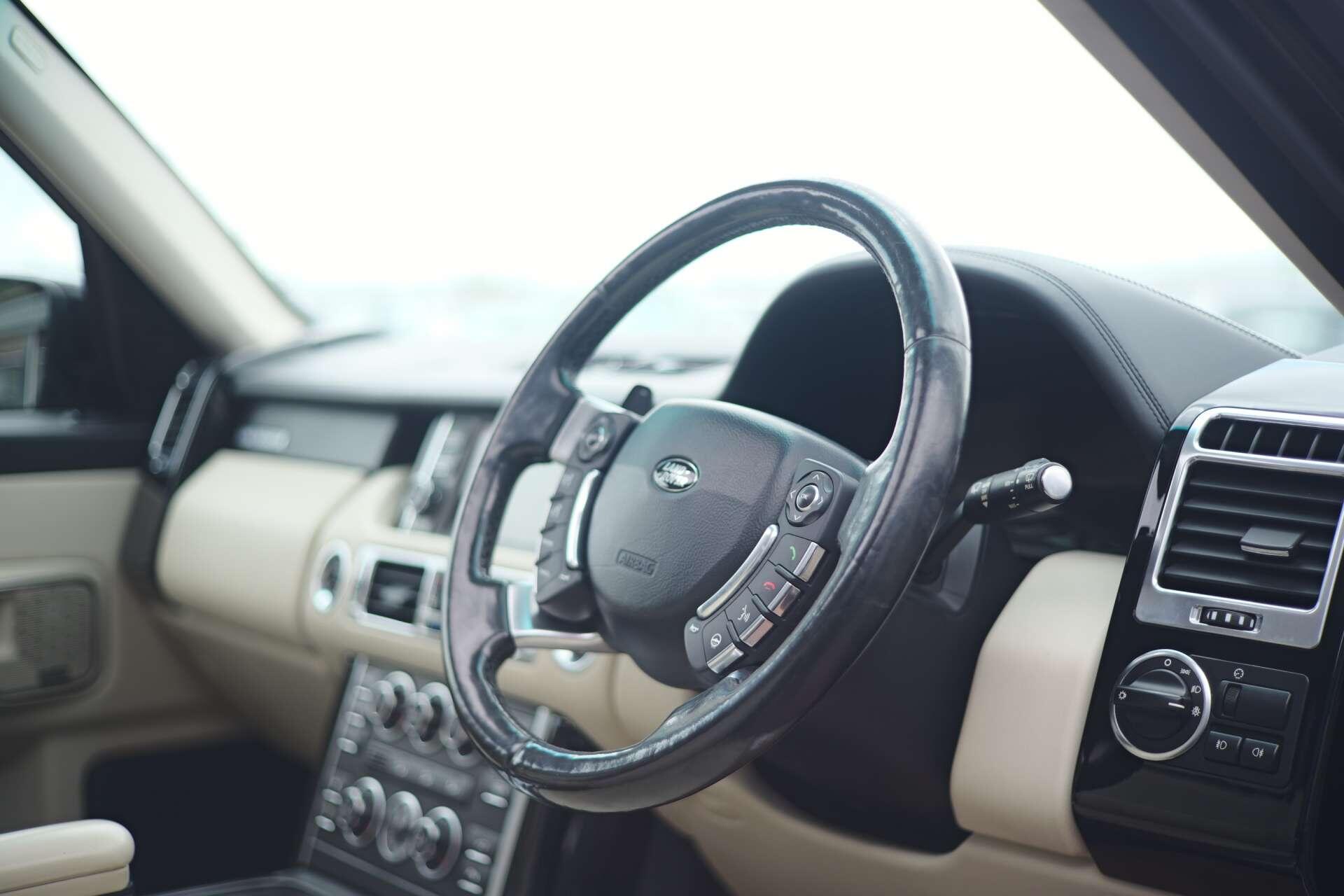 Land Rover Range Rover view 16