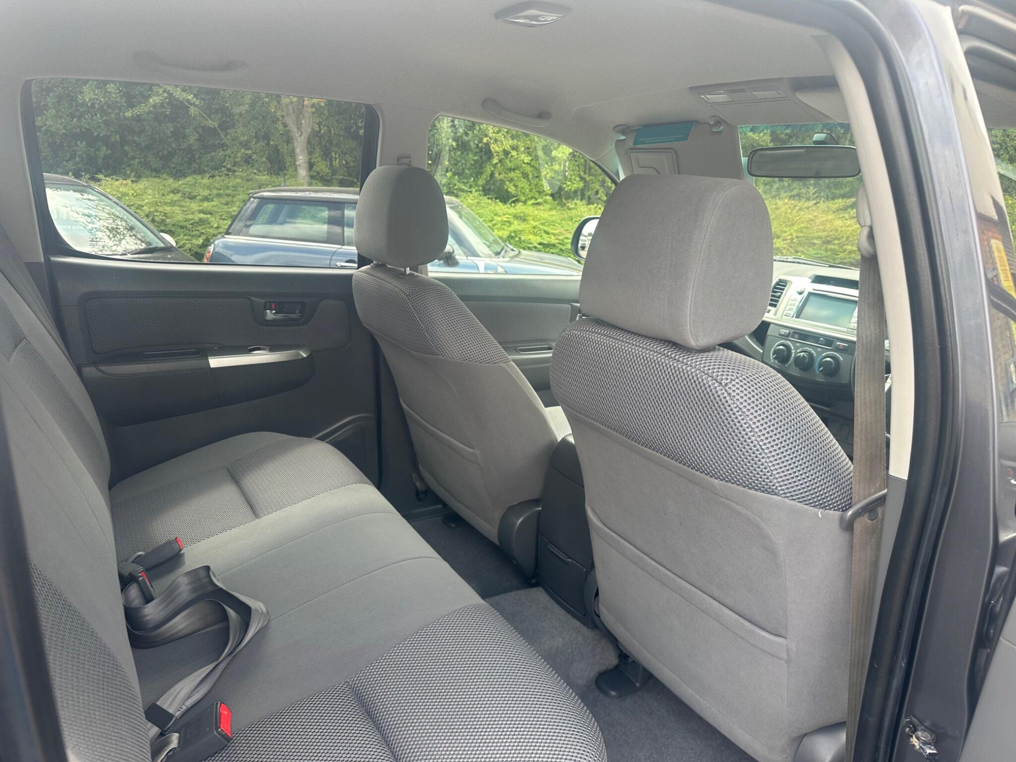 Toyota Hilux view 38