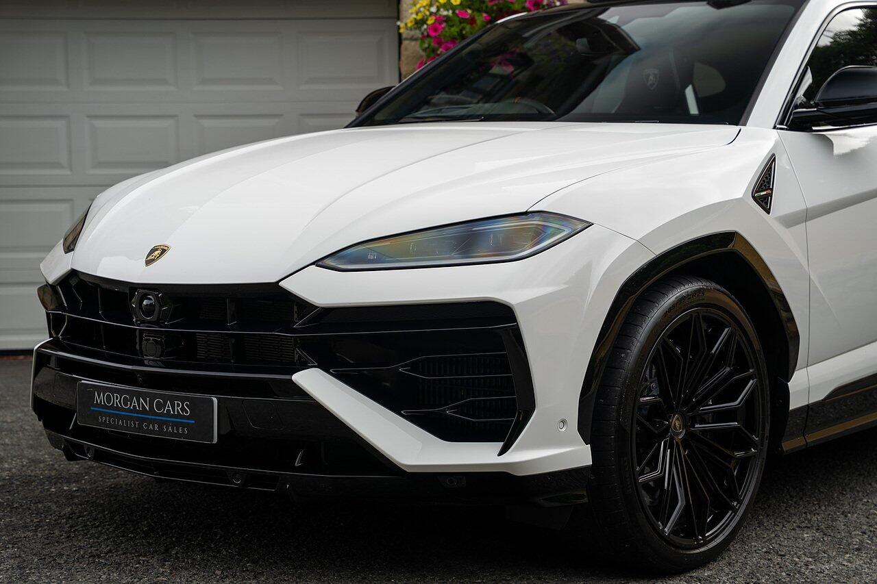 Lamborghini Urus view 38
