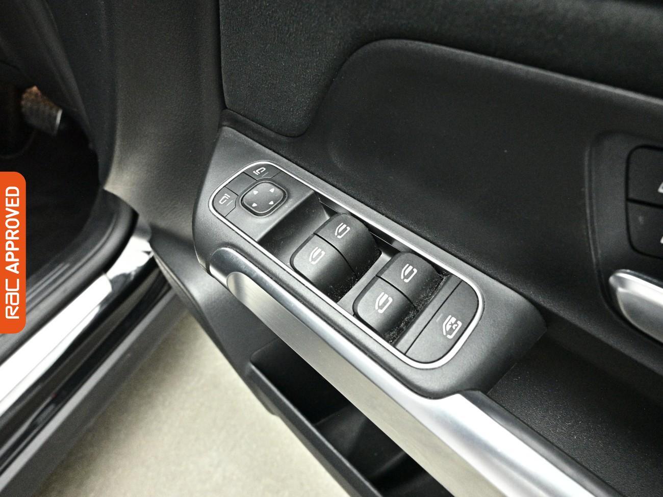 Mercedes-Benz GLB view 25