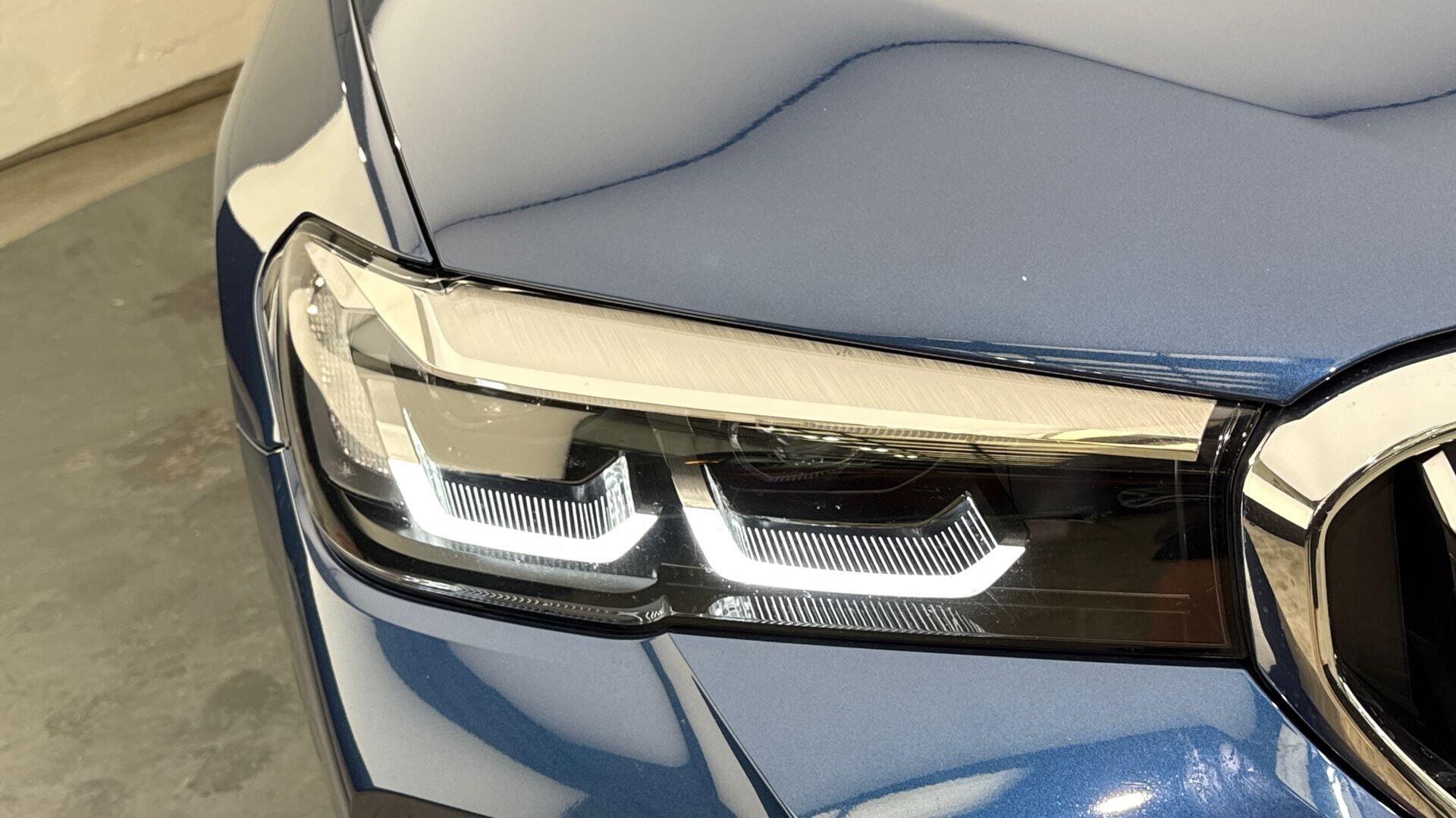 BMW 5 Series view 24