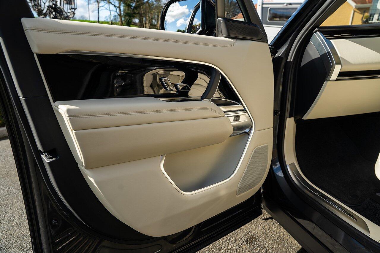 Land Rover Range Rover view 61