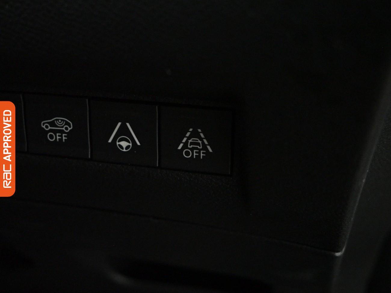Peugeot E-2008 view 26
