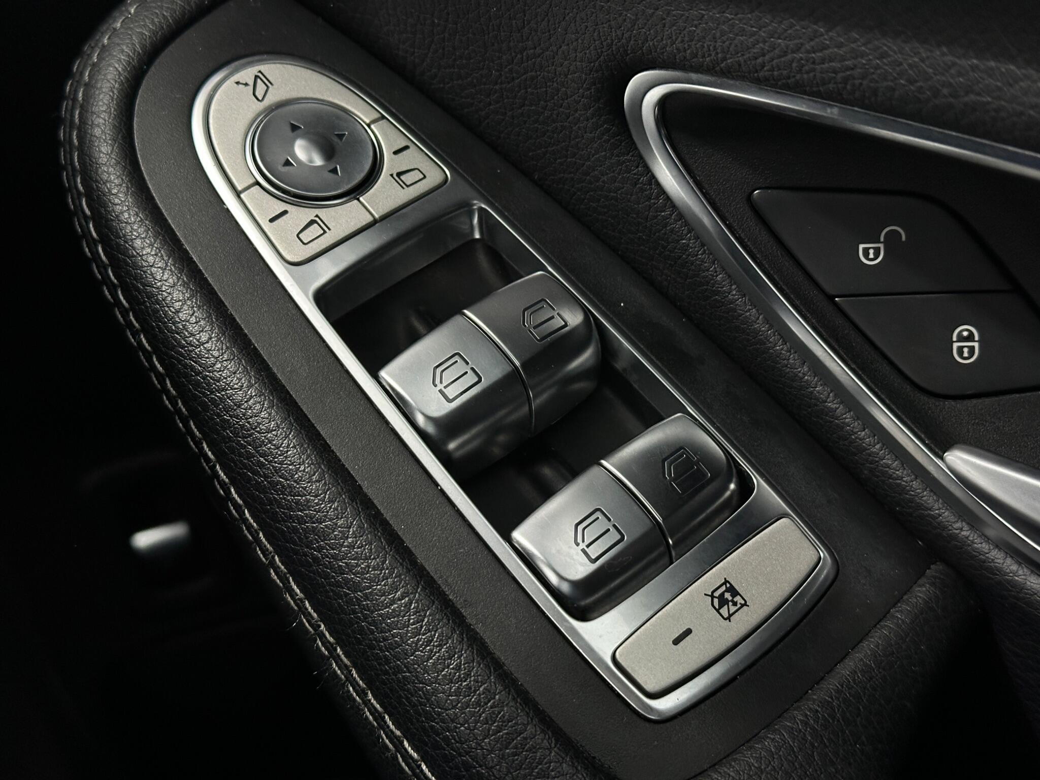 Mercedes-Benz C Class view 19