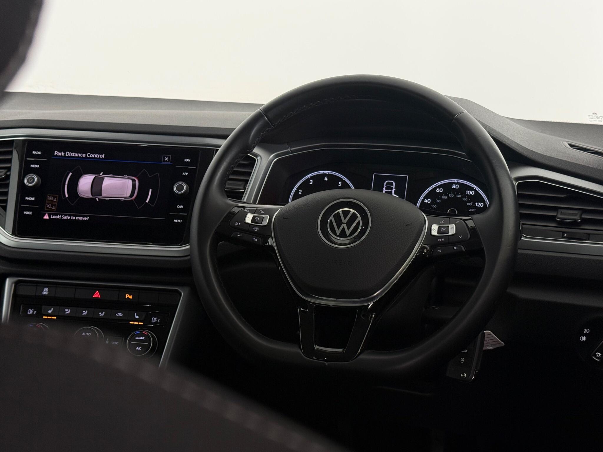 Volkswagen T-Roc view 14