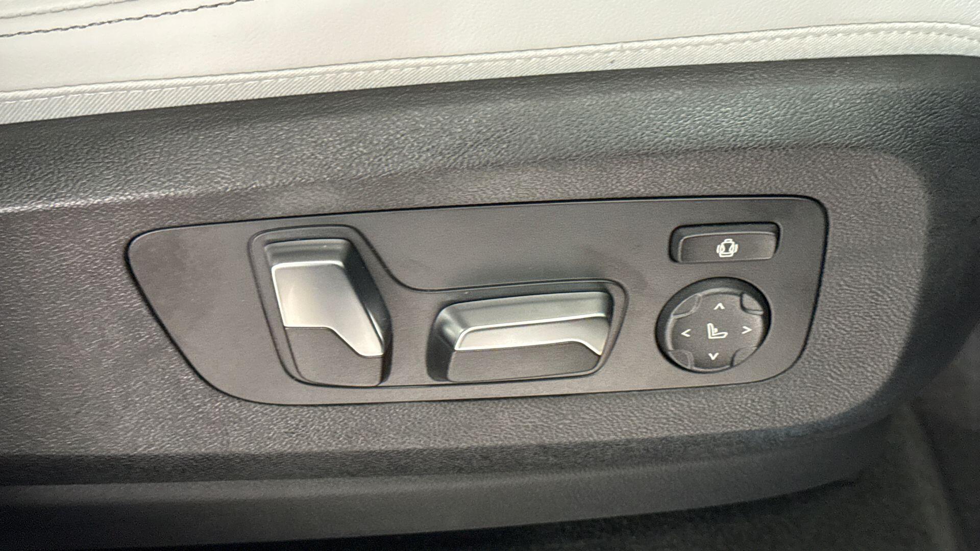 BMW X5 view 24