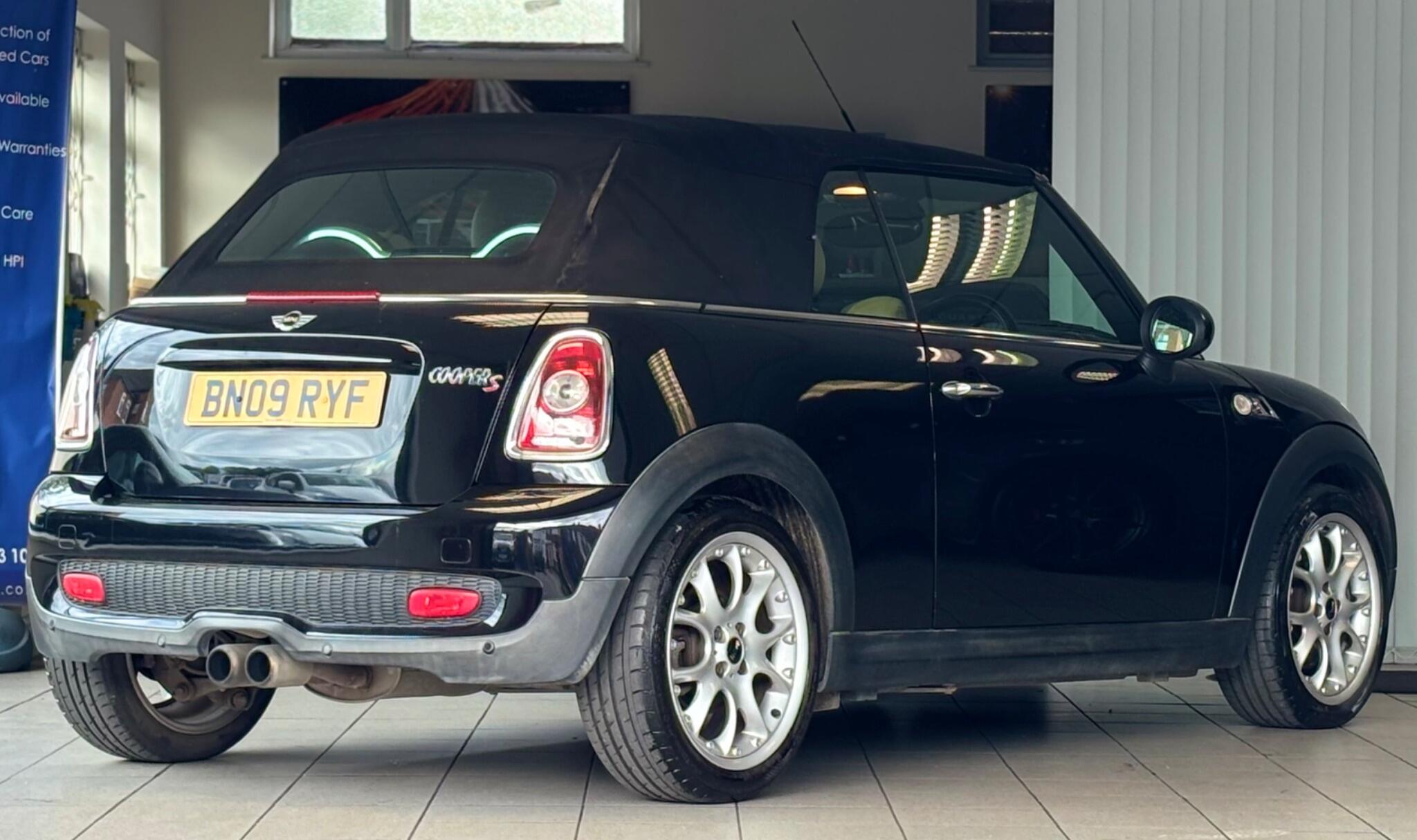 Mini Convertible view 11