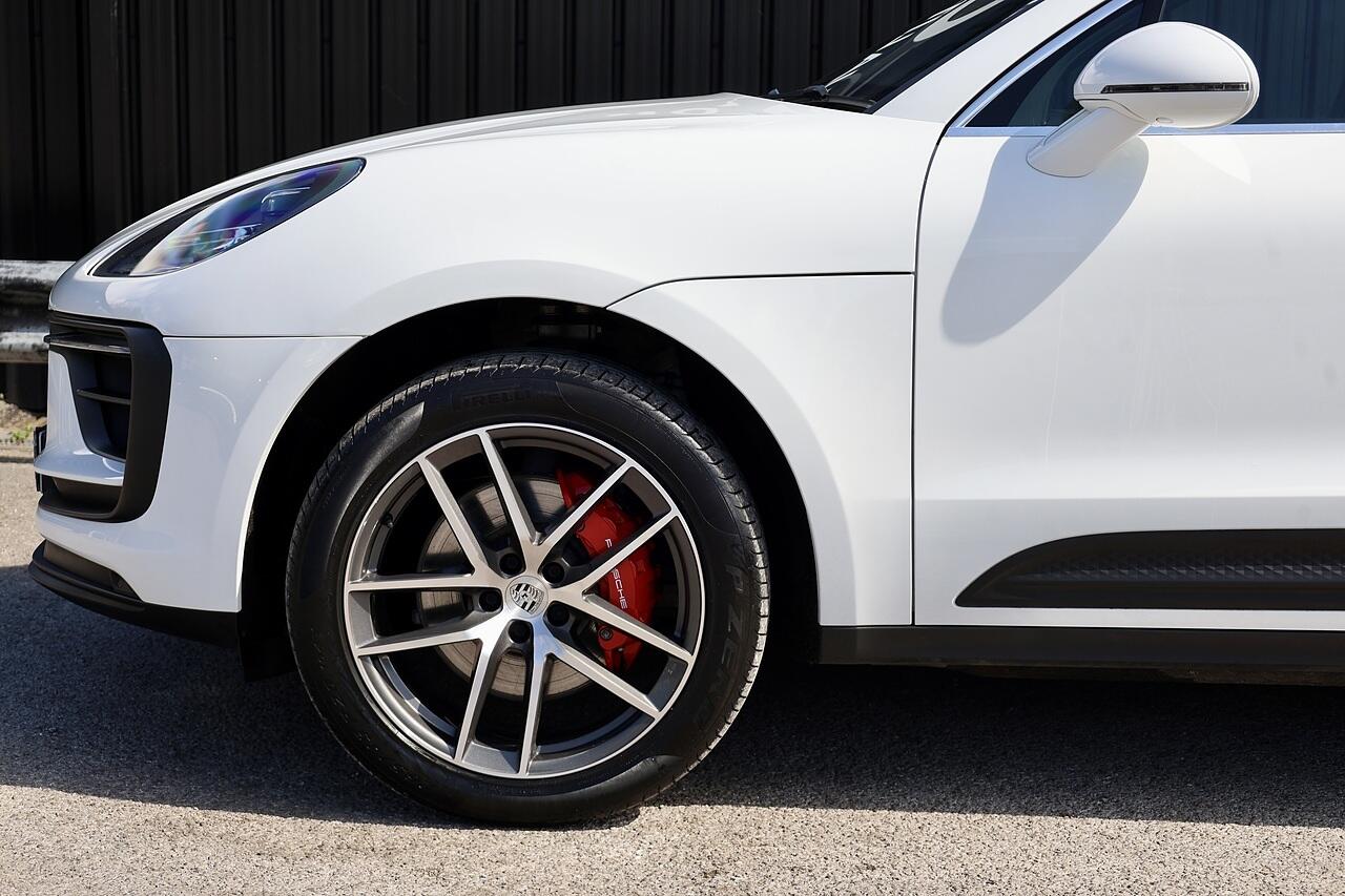 Porsche Macan view 38