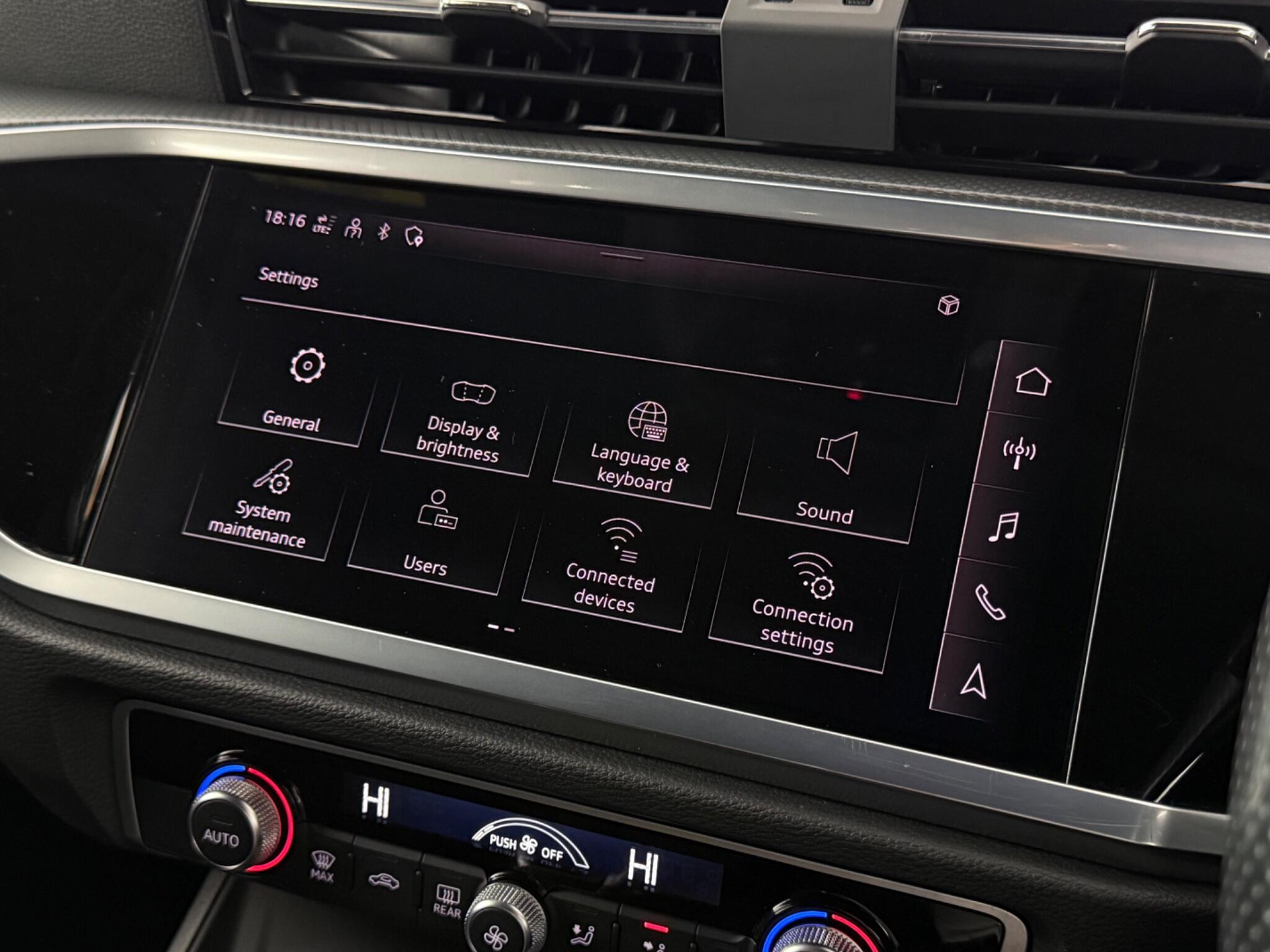 Audi Q3 view 25