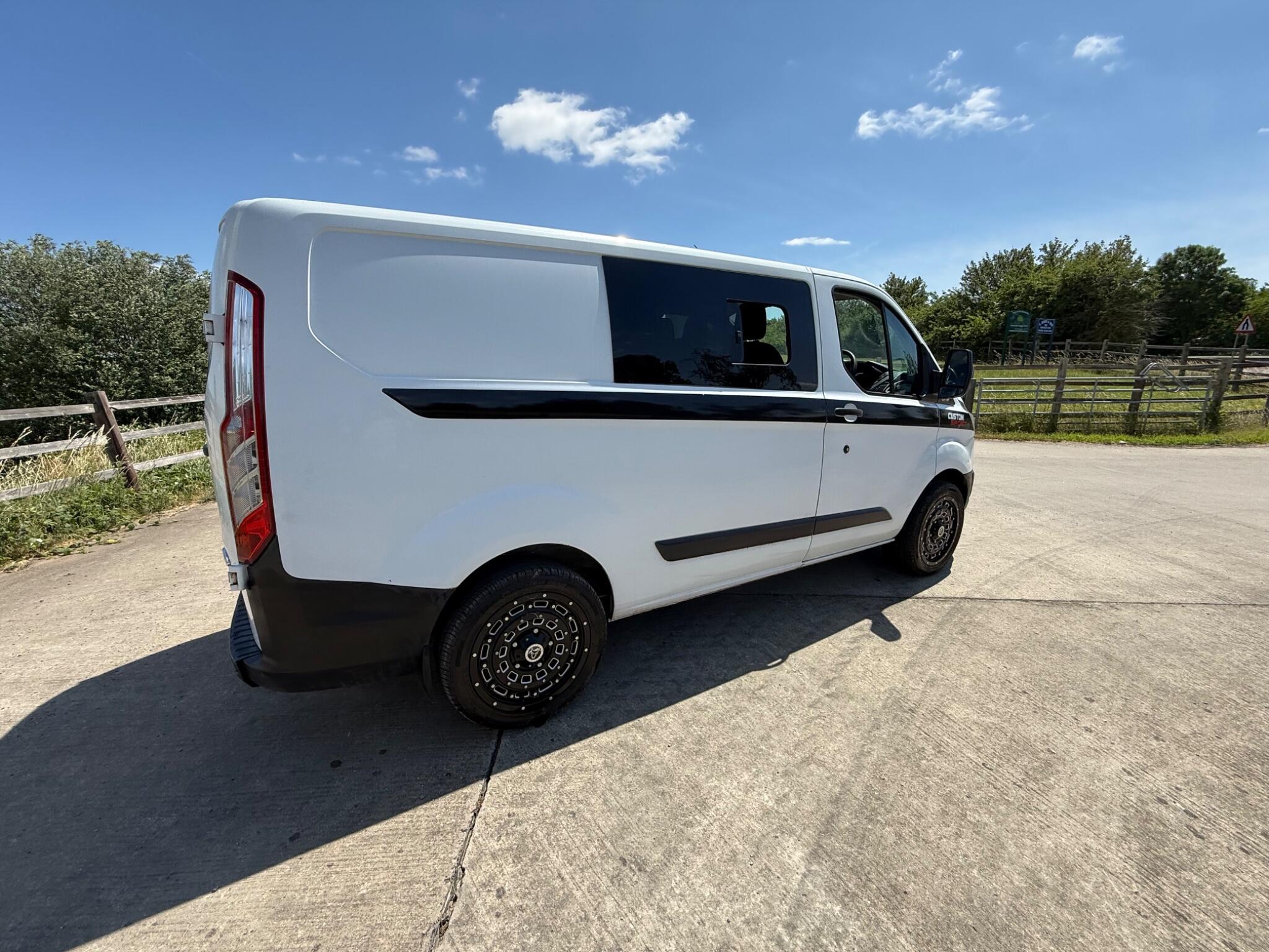 Ford Transit Custom 2.0 TDCi 290 L1 H1 5dr — photo 25 of 84