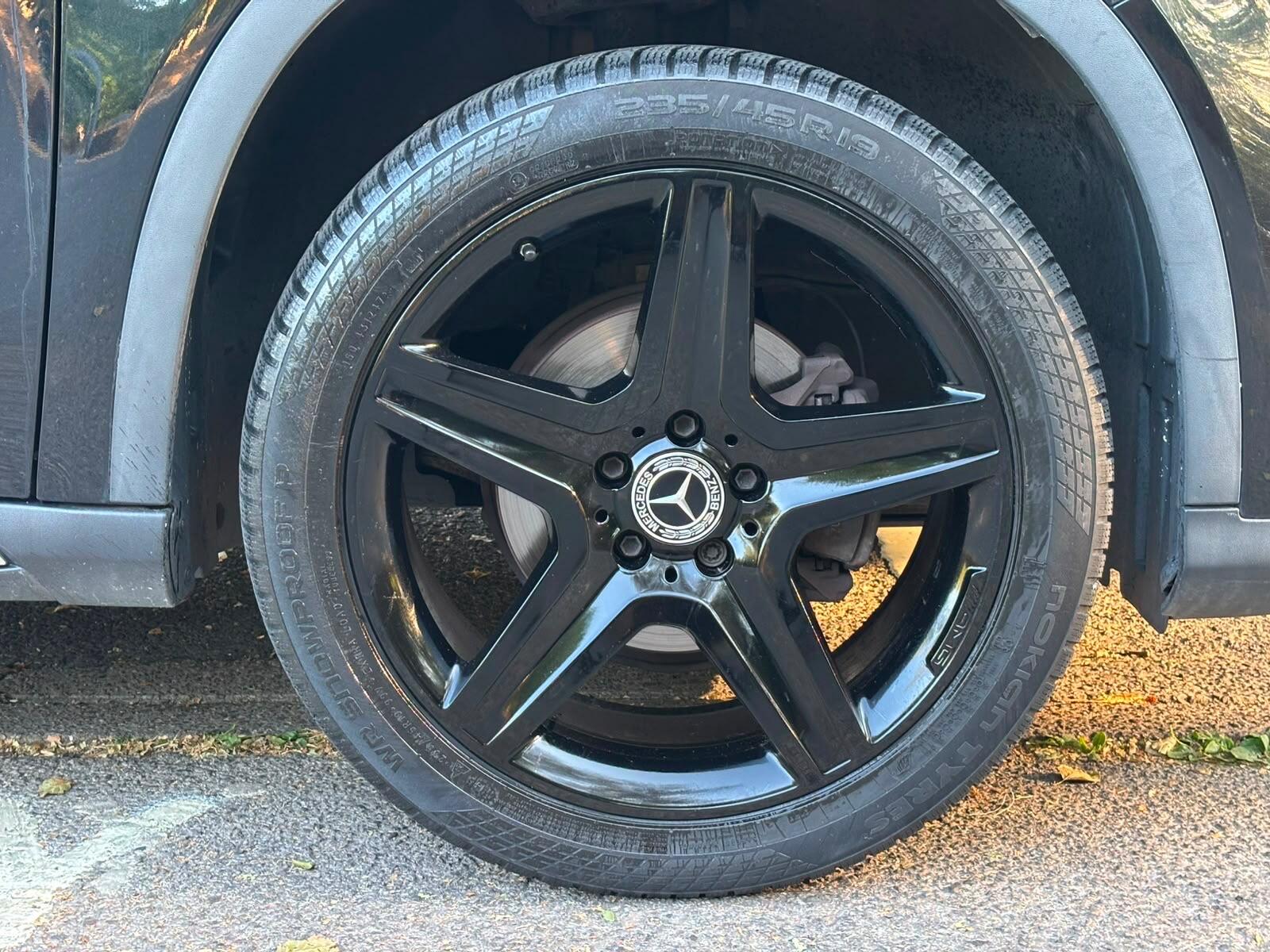 Mercedes-Benz Gla view 24
