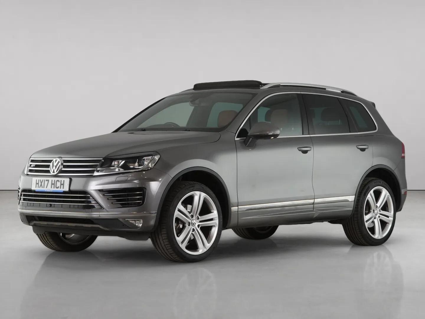 Volkswagen Touareg view 2