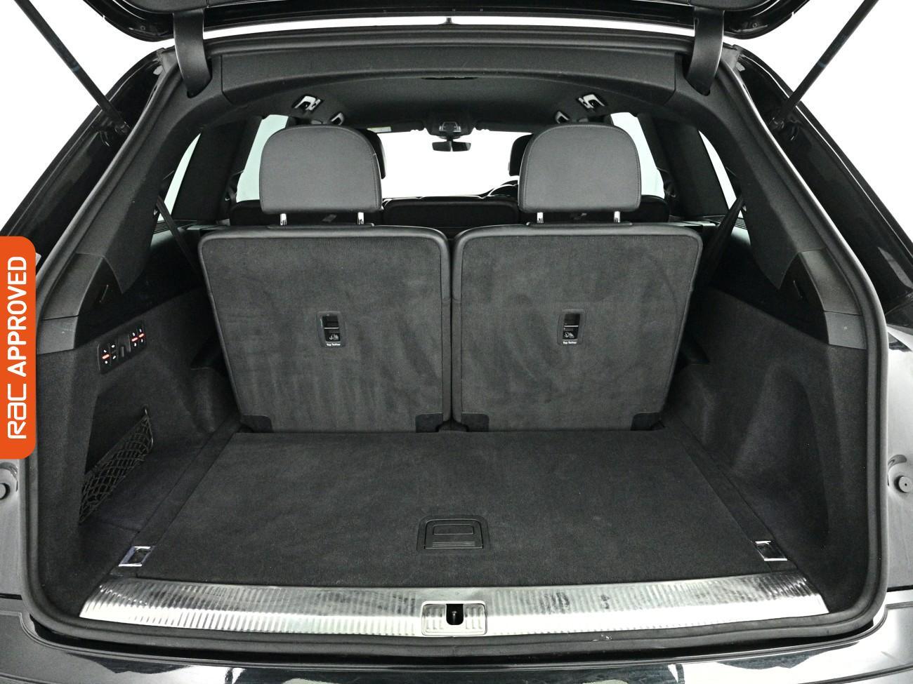Audi Q7 view 28