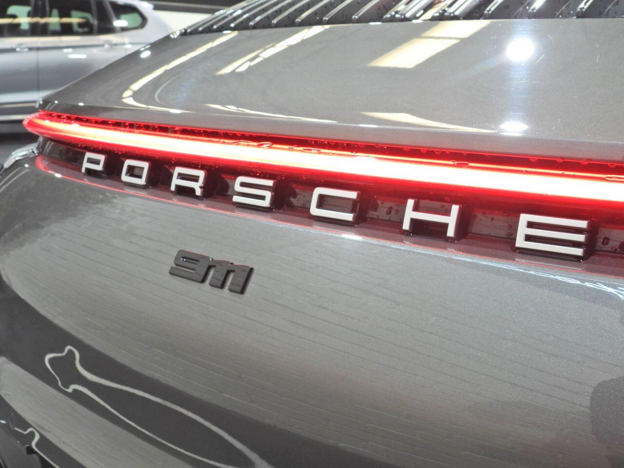 Porsche 911 view 31