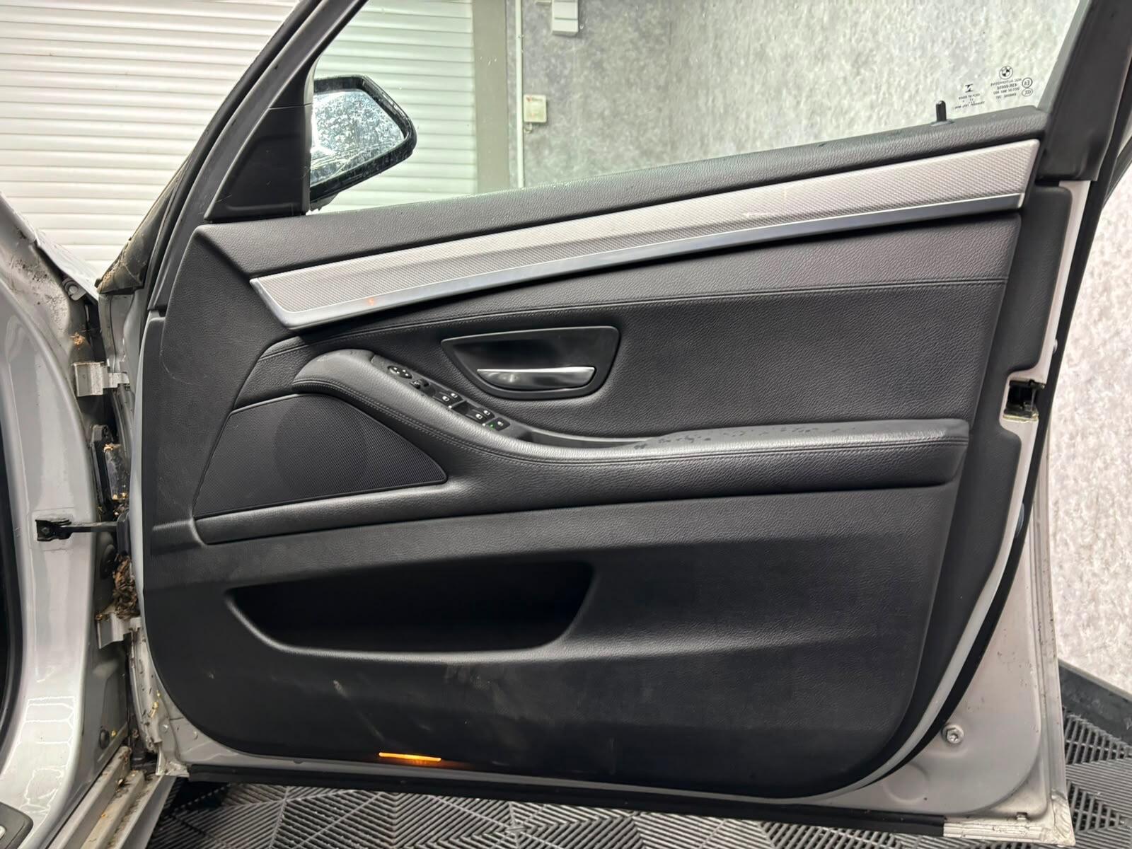 BMW 5 Series view 17