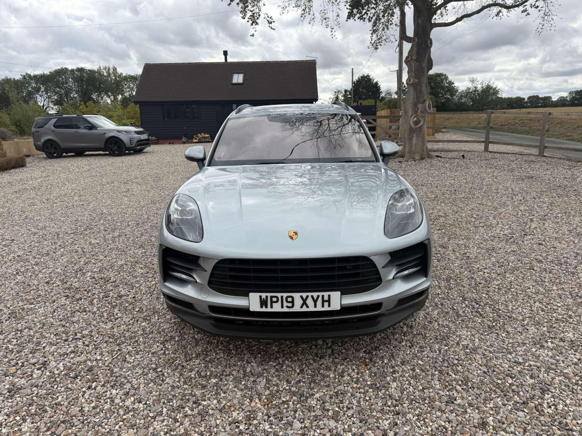 Porsche Macan view 8