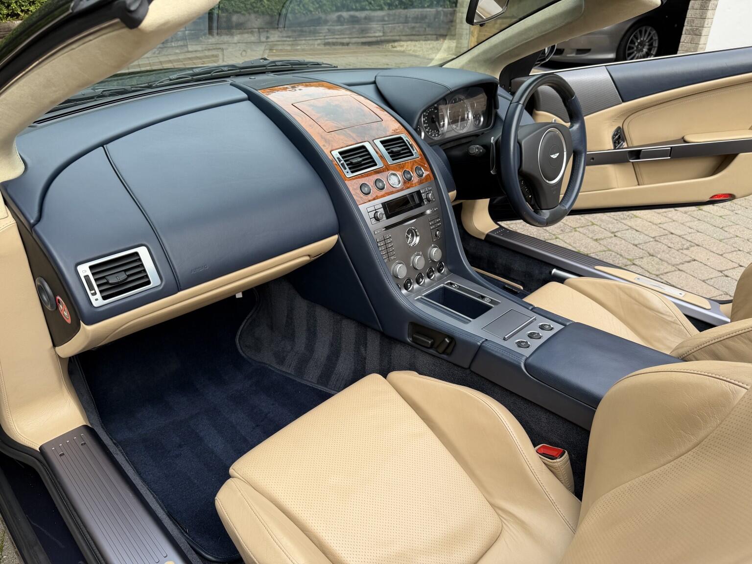 Aston Martin DB9 view 24