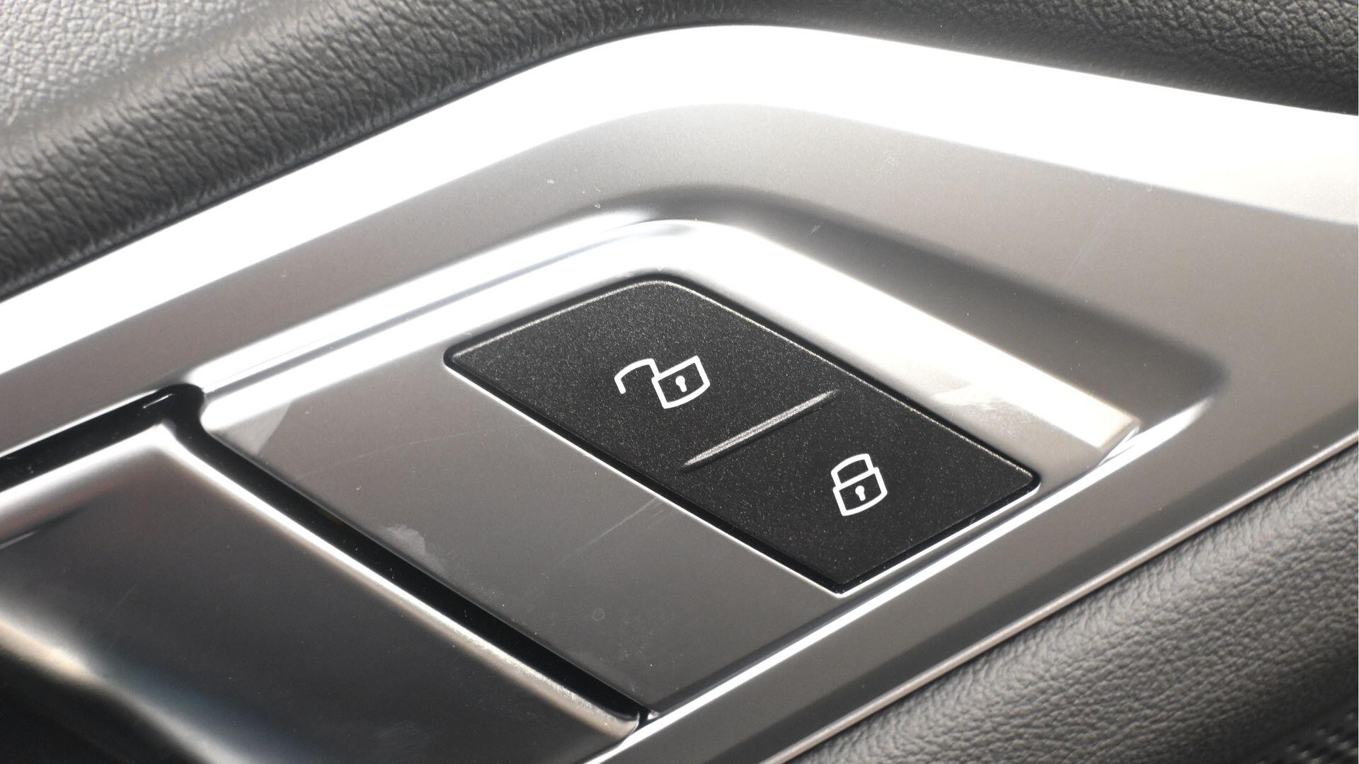 BMW I4 view 28
