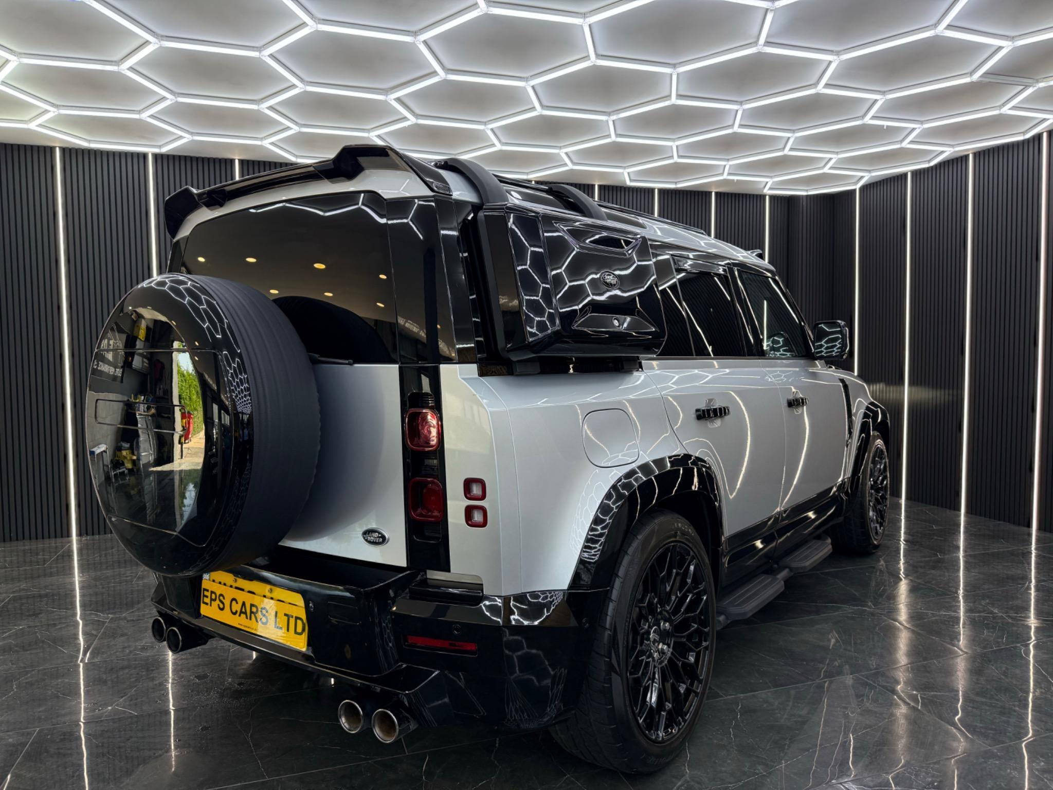 Land Rover Defender 110 view 8
