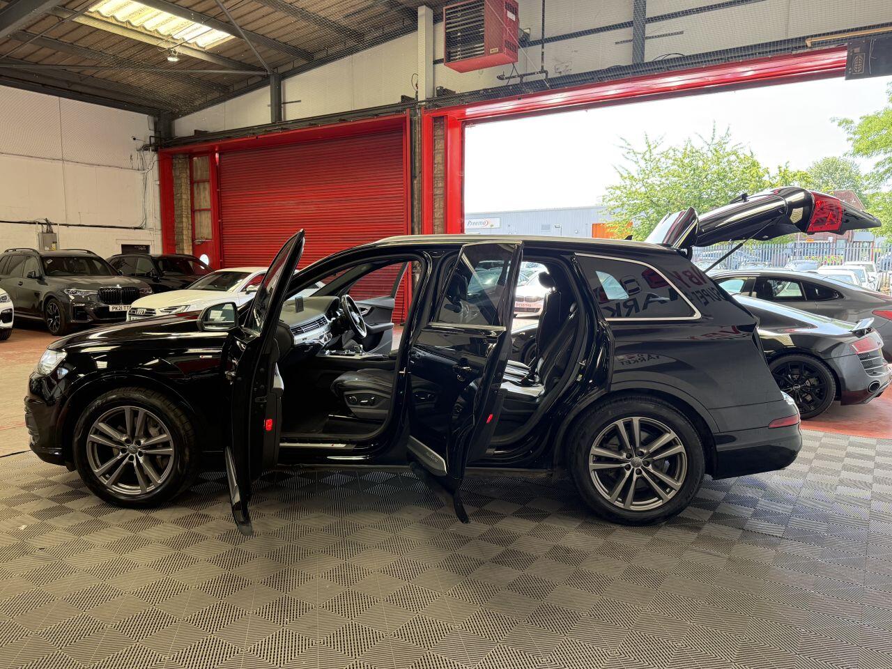 Audi Q7 view 13