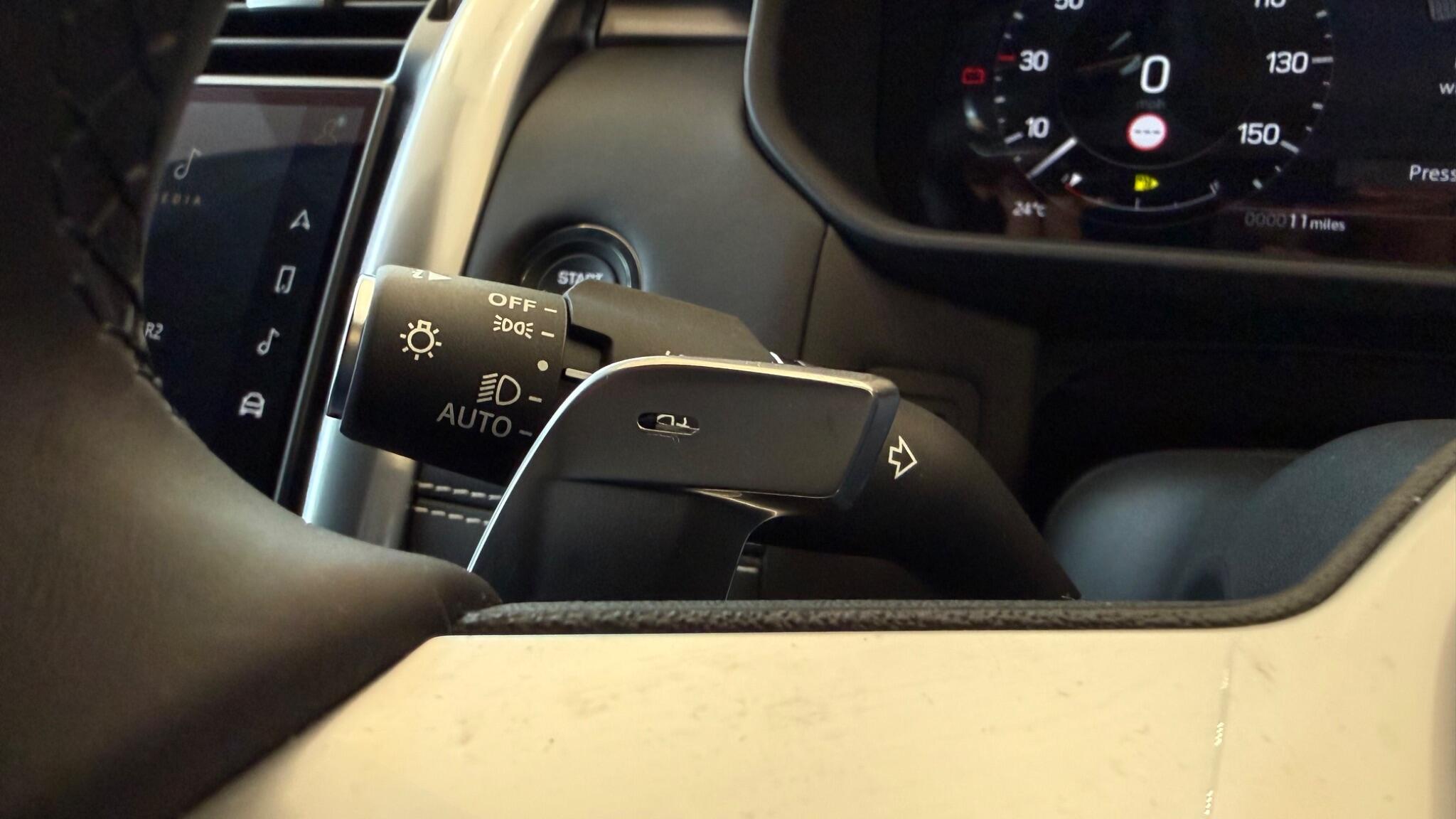 Land Rover Discovery view 11