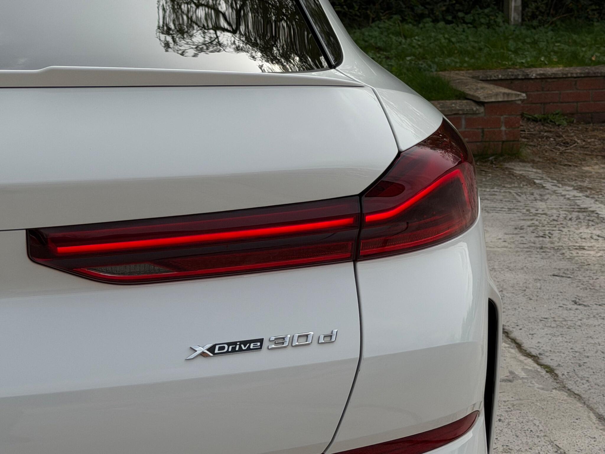 BMW X6 view 12