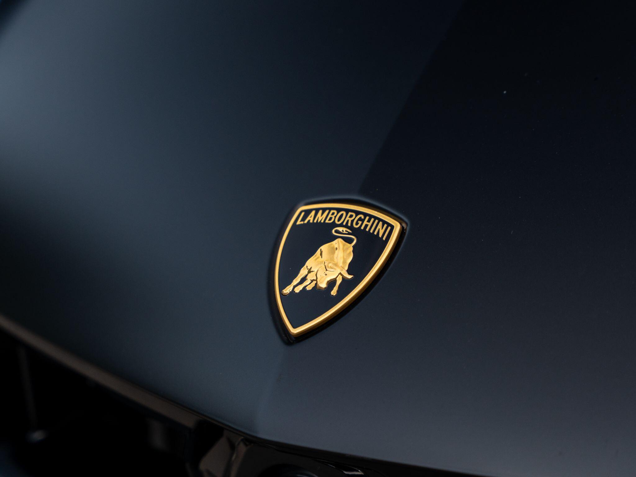 Lamborghini Urus view 21