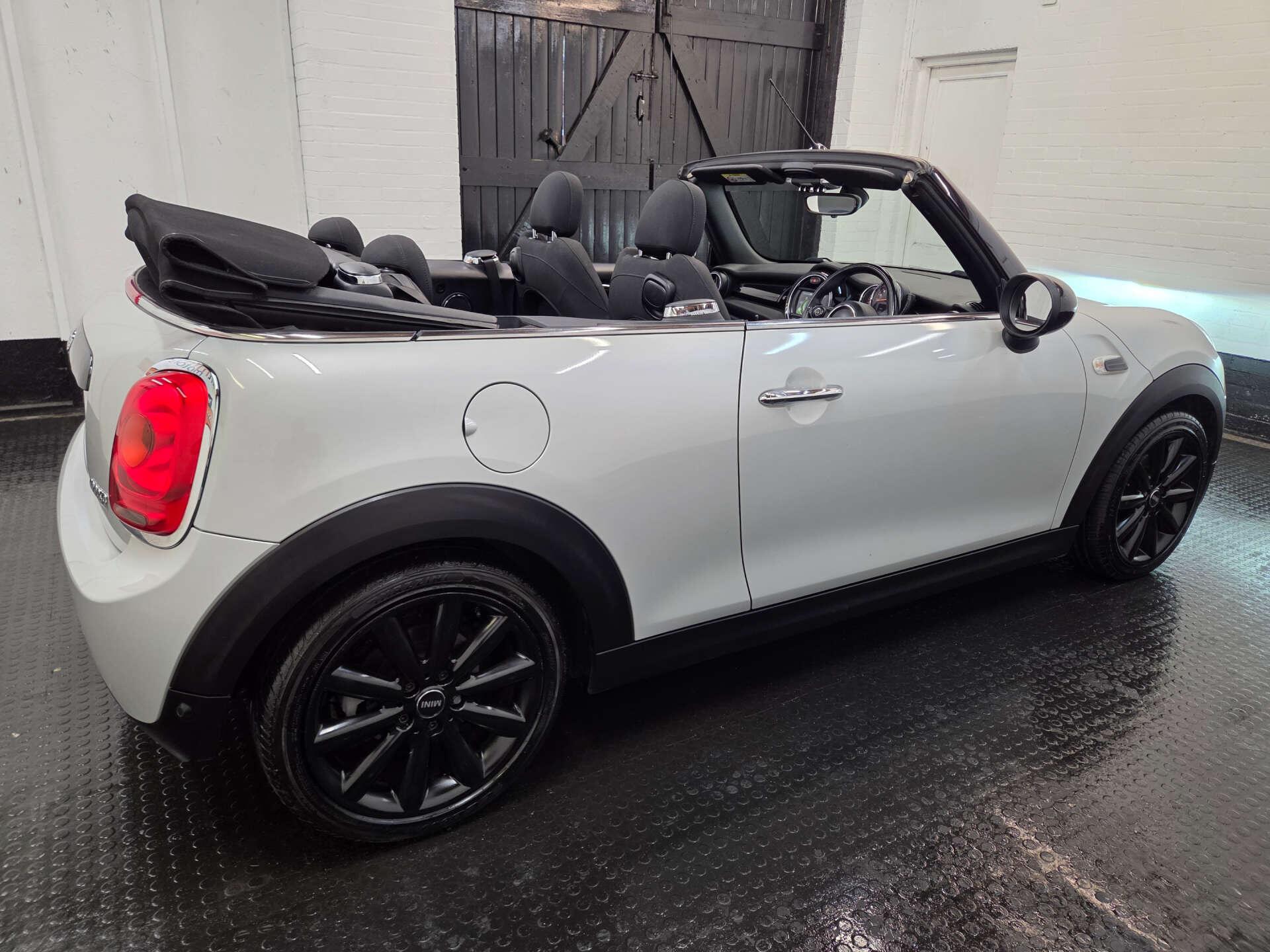 Mini Convertible view 10