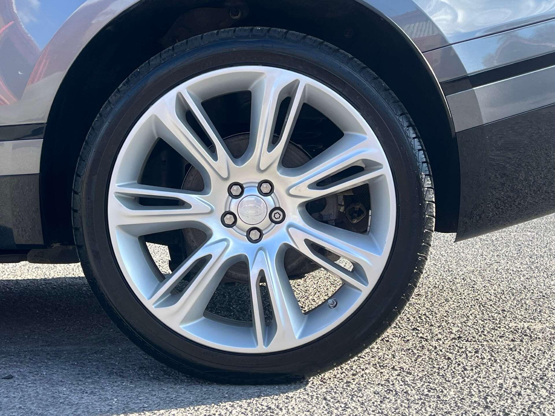 Land Rover Range Rover Velar view 26