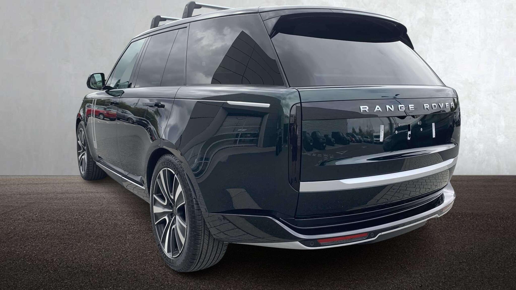 Land Rover Range Rover view 2