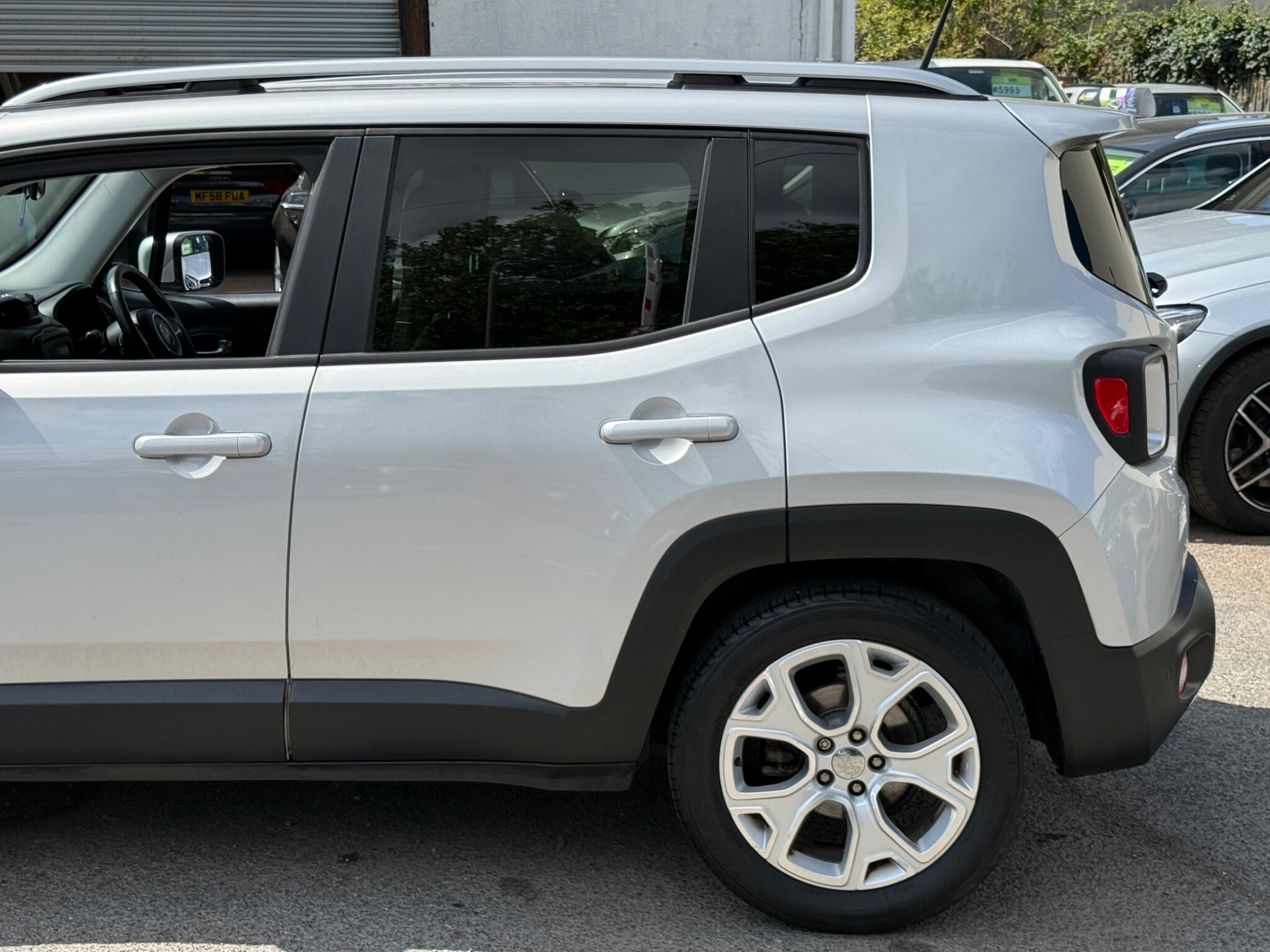 Jeep Renegade - Image 12