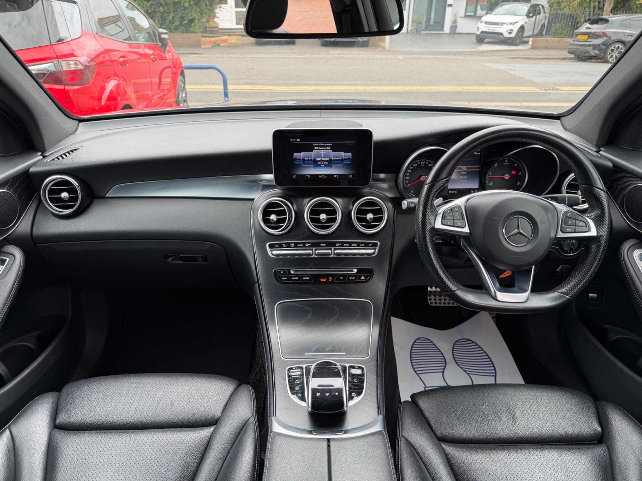 Mercedes-Benz GLC view 4