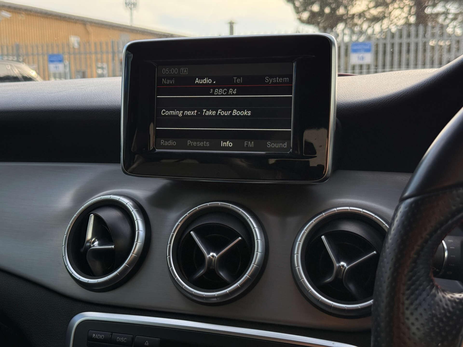 Mercedes-Benz Cla view 12