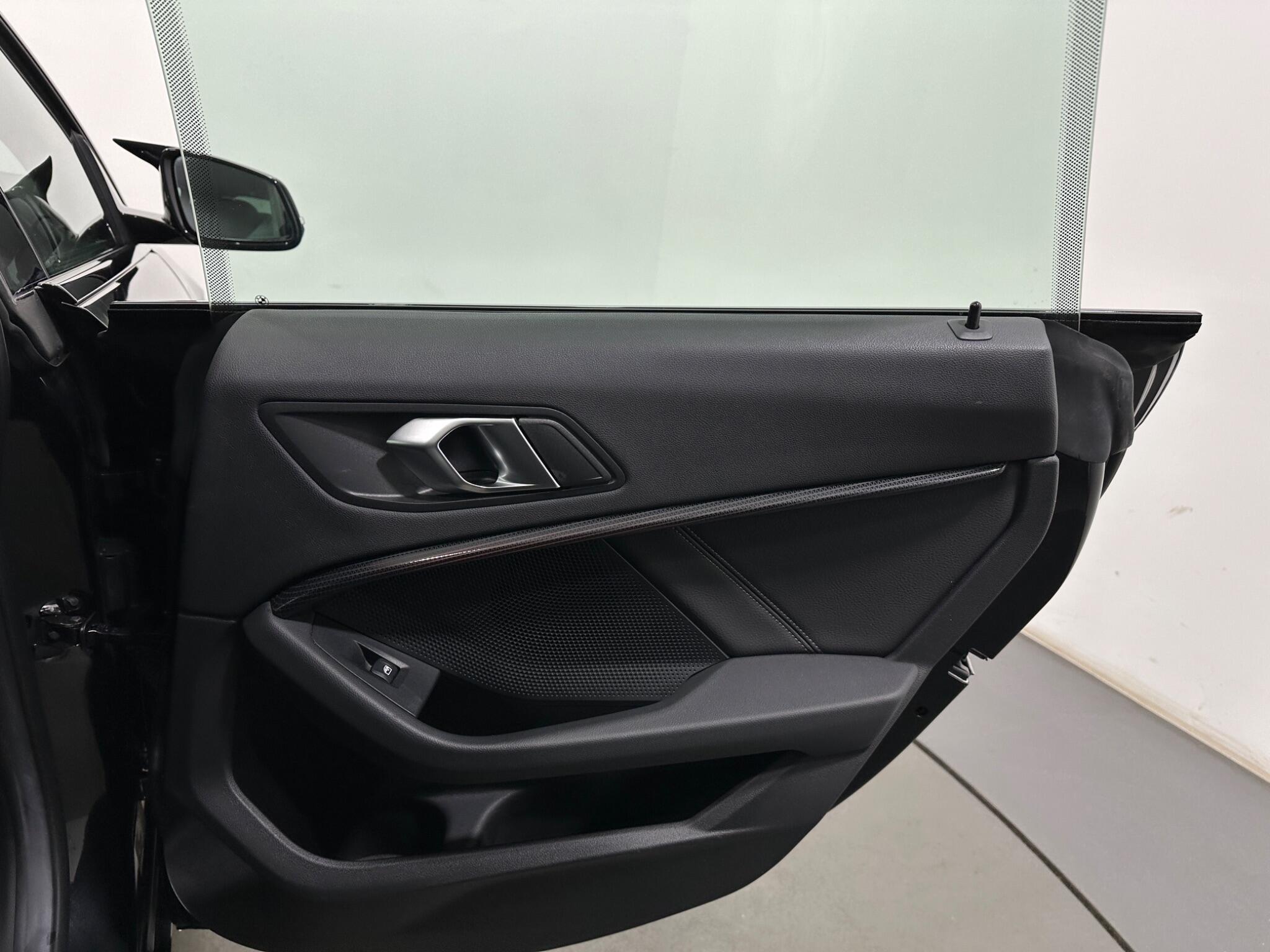 BMW 2 Series view 44