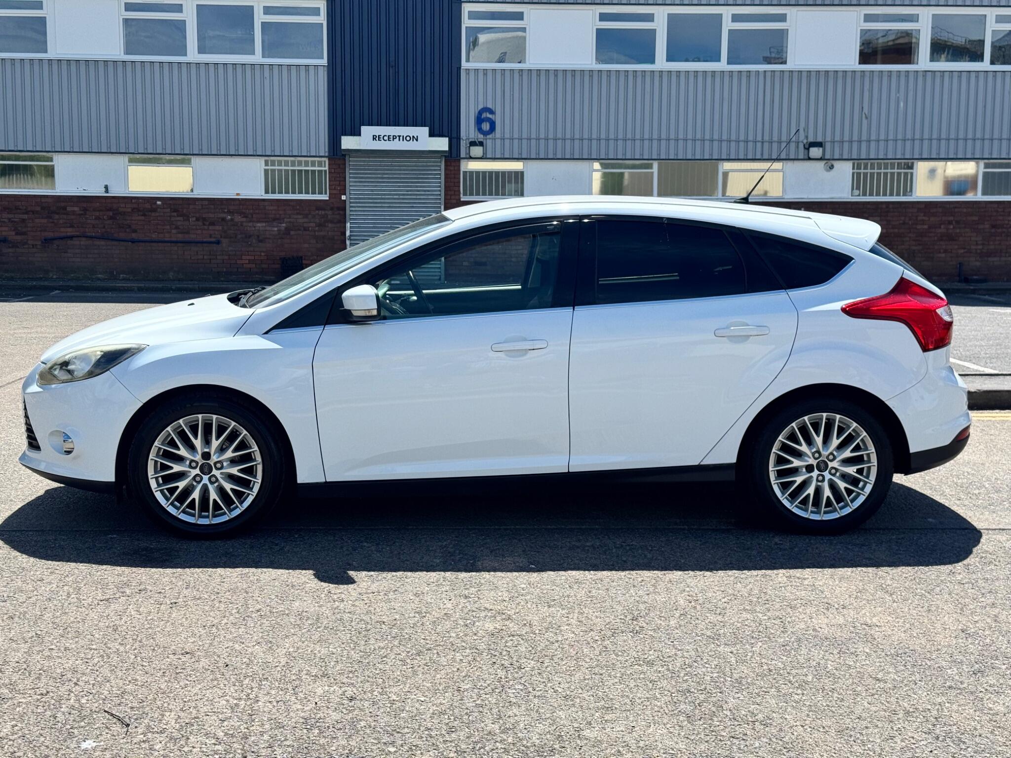 Ford Focus view 11