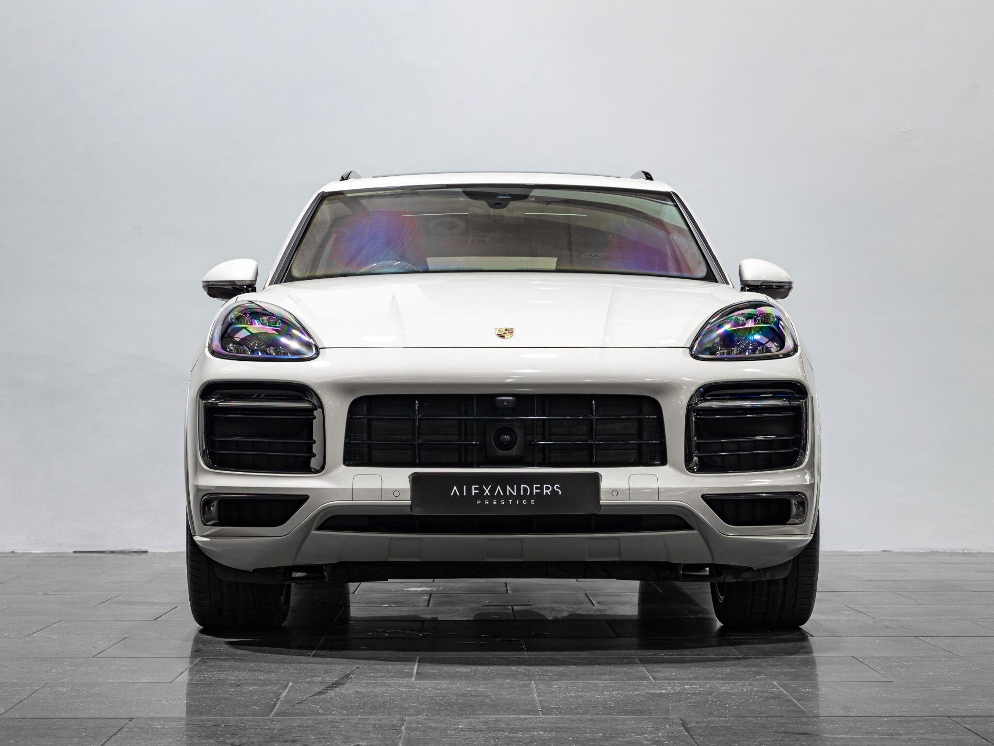 Porsche Cayenne view 8