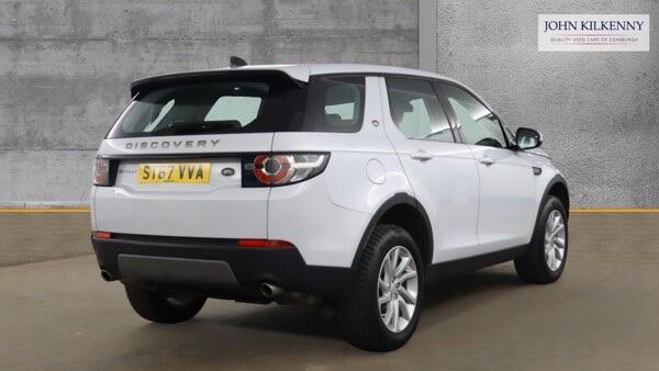 Land Rover Discovery Sport view 5