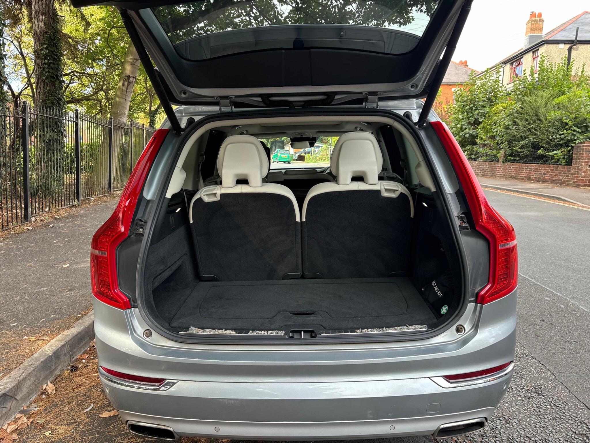 Volvo XC90 view 31