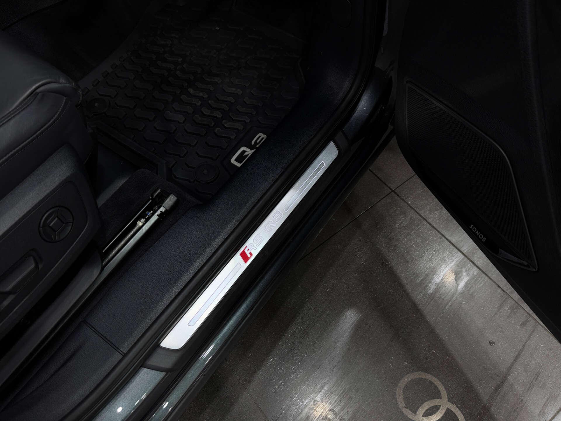 Audi RS Q3 view 33