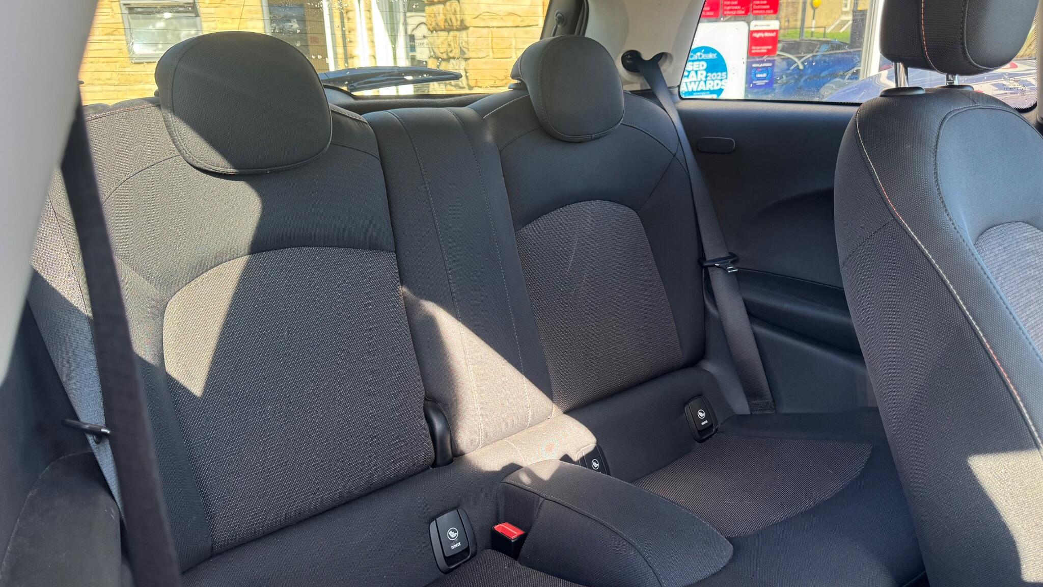 Mini Hatch view 9