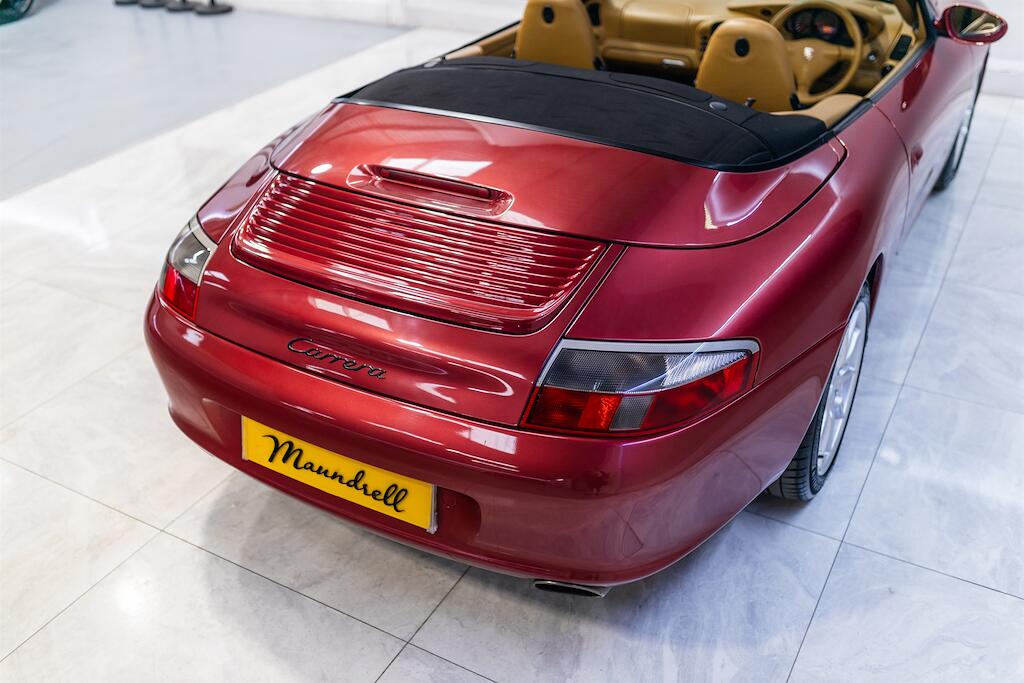 Porsche 911 view 18