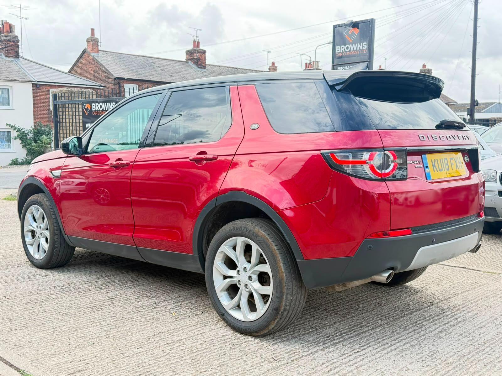 Land Rover Discovery Sport view 4
