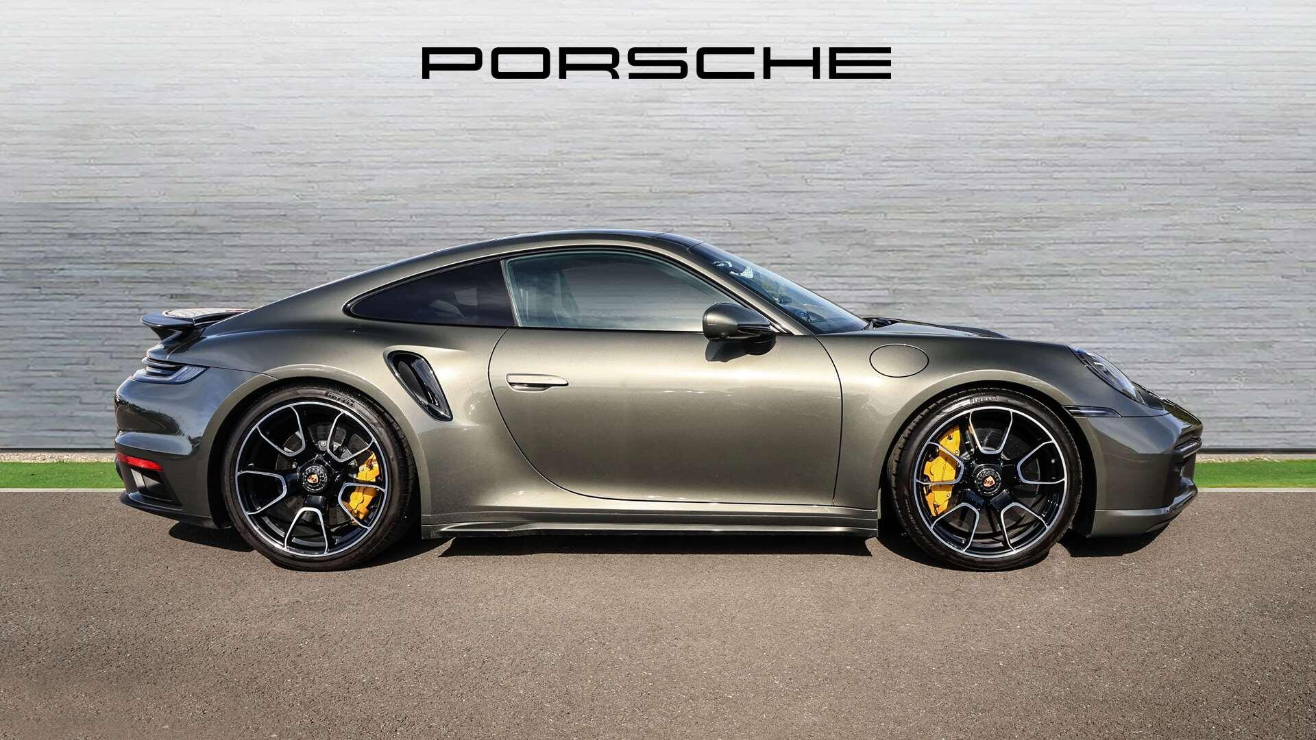 Porsche 911 view 7