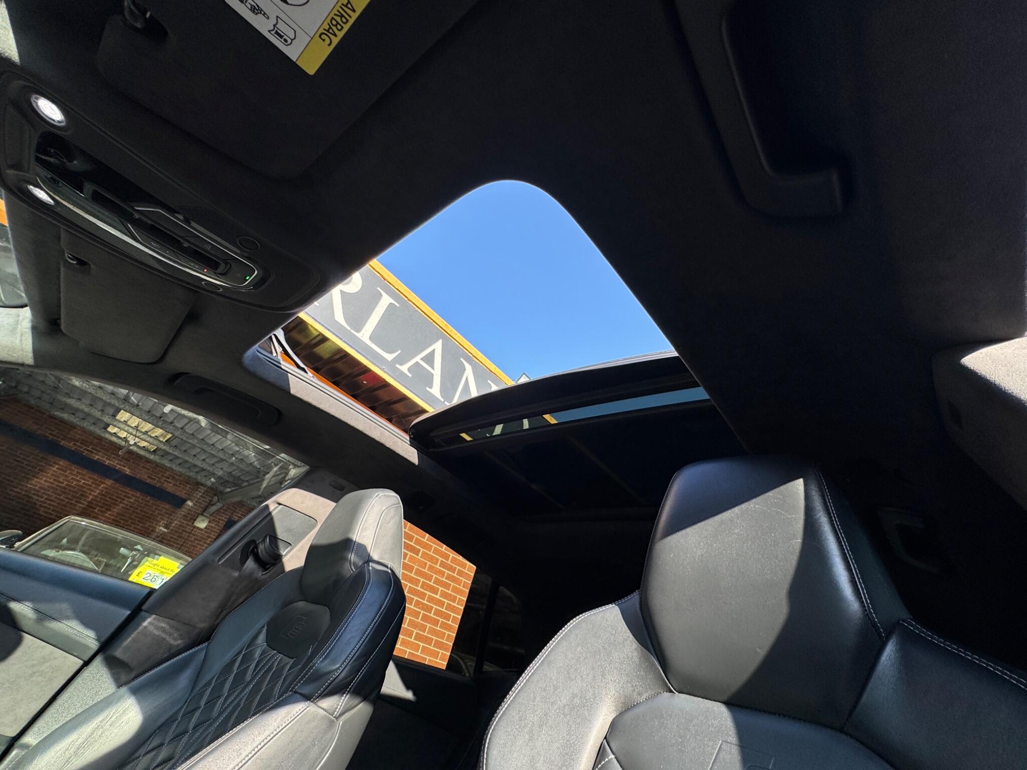 Audi Q8 view 12