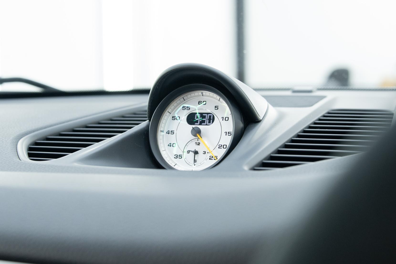 Porsche 911 view 15